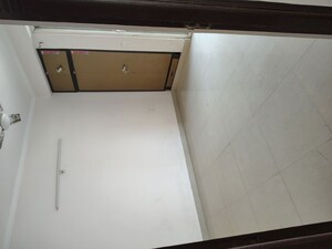 Room in 3 BHK Apartment at Amrapali Golf Homes, Sector 4 Greater Noida – for Rent