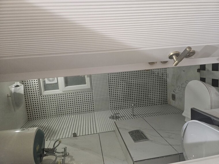 Bathroom, surajmal vihar 3 Bedroom 196 Sq.Ft. Builder Floor In Surajmal Vihar Delhi 10148831