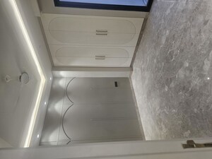 Furnished Amenities in 3 BHK Builder Floor at Surajmal Vihar – for Sale