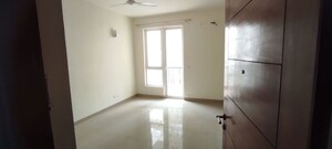 Room in 3.5 BHK Apartment at Emaar Emerald Floors Premier, Sector 65 – for Rent