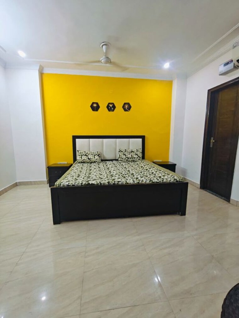 Bedroom, dlf phase v 1 RK 360 Sq.Yd. Builder Floor In Dlf Phase V Gurgaon 10148857
