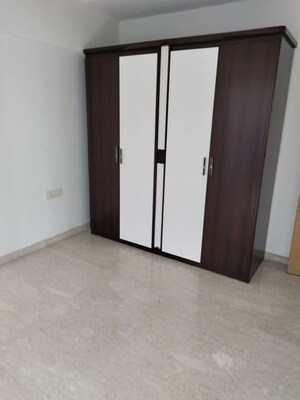 Room in 3 BHK Apartment at Ekta Heritage Apartment, Khar West – for Rent