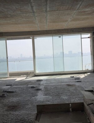 Room in 4 BHK Apartment at Walkeshwar – for Sale