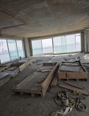 Room in 4 BHK Apartment at Walkeshwar – for Sale