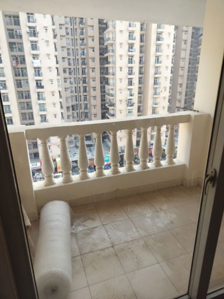 Balcony, amrapali-silicon-city 2.5 Bedroom 1080 Sq.Ft. Apartment In Sector 76 Noida 10148965