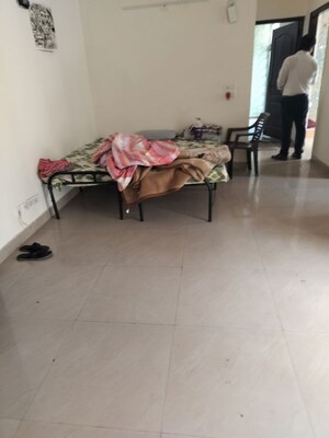 Parking in 2.5 BHK Apartment at Amrapali Silicon City, Sector 76 – for Rent