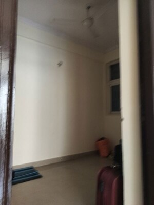 Bathroom in 2.5 BHK Apartment at Amrapali Silicon City, Sector 76 – for Rent