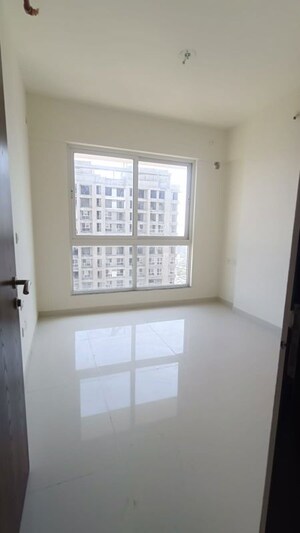 Room in 3 BHK Apartment at Sheth Zuri, Laxmi Nagar – for Rent