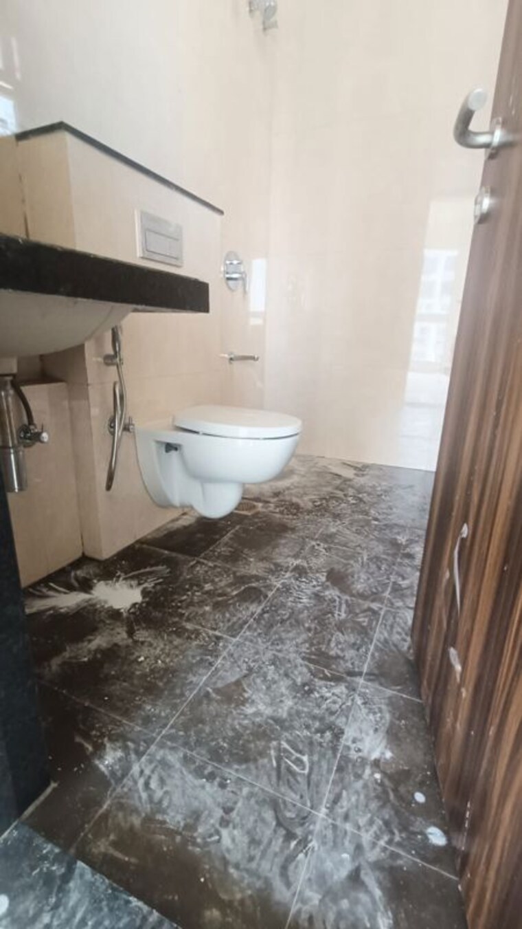 Bathroom, sheth-zuri 3 Bedroom 787 Sq.Ft. Apartment In Laxmi Nagar Thane 10148839