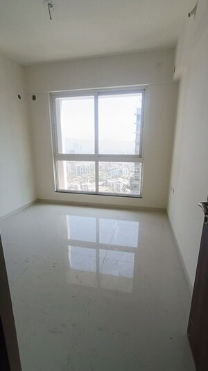 Room in 3 BHK Apartment at Sheth Zuri, Laxmi Nagar – for Rent