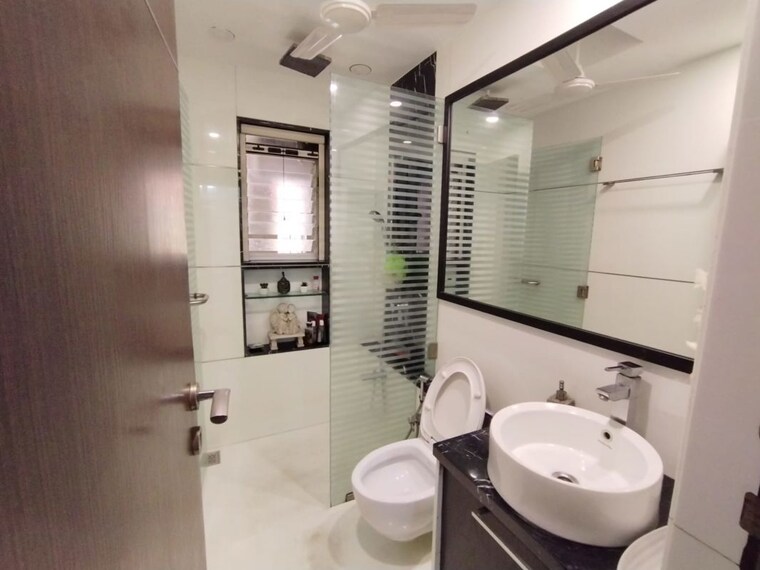 Bathroom, prestige-court 3 Bedroom 1400 Sq.Ft. Apartment In Khar West Mumbai 10148947