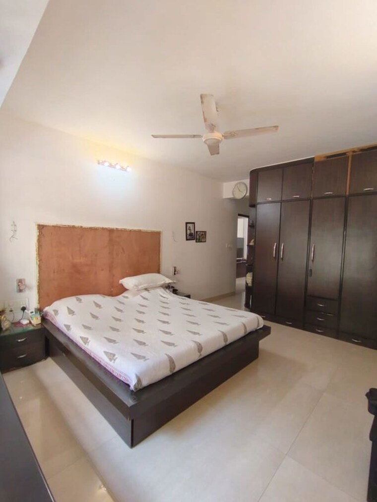 Bedroom, prestige-court 3 Bedroom 1400 Sq.Ft. Apartment In Khar West Mumbai 10148947