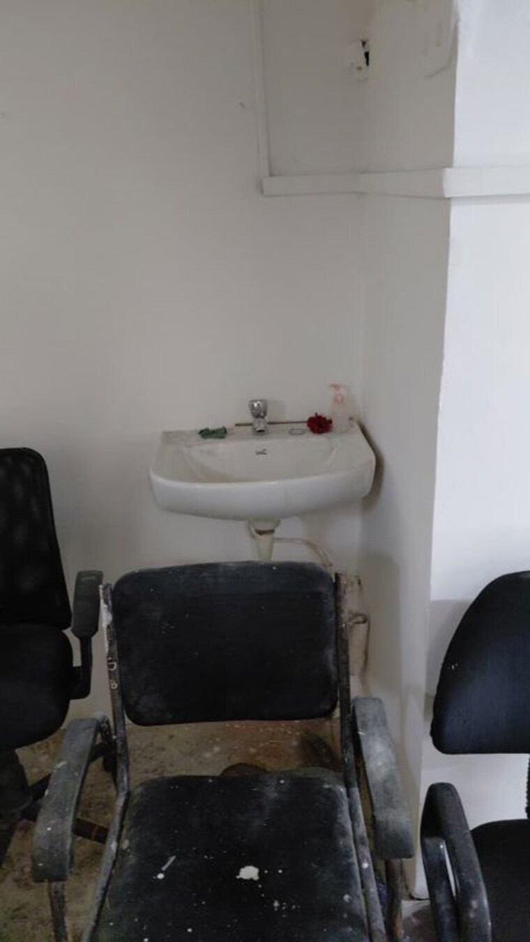 Bathroom, bbd bagh Commercial Office Space 800 Sq.Ft. In Bbd Bagh Kolkata 10149124