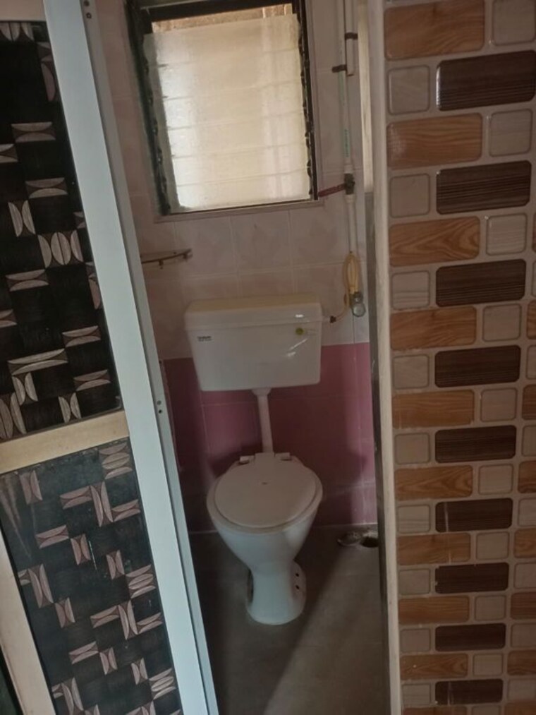 Bathroom, yashraj-park-chs 1.5 Bedroom 530 Sq.Ft. Apartment In Kasarvadavali Thane 10149268