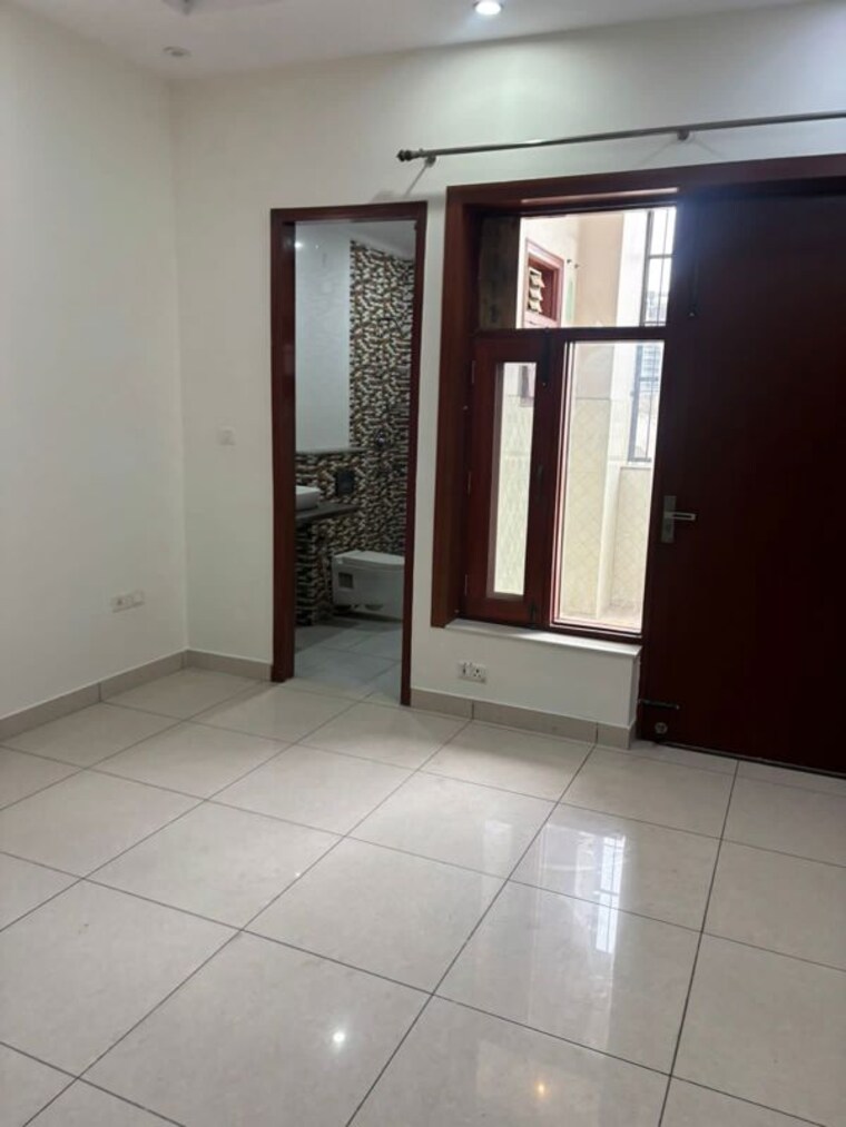 Room, nda-rail-vihar 3 Bedroom 1850 Sq.Ft. Builder Floor In Sector 33 Noida 10149284