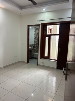 Room in 3 BHK Builder Floor at NDA Rail Vihar, Sector 33 – for Rent