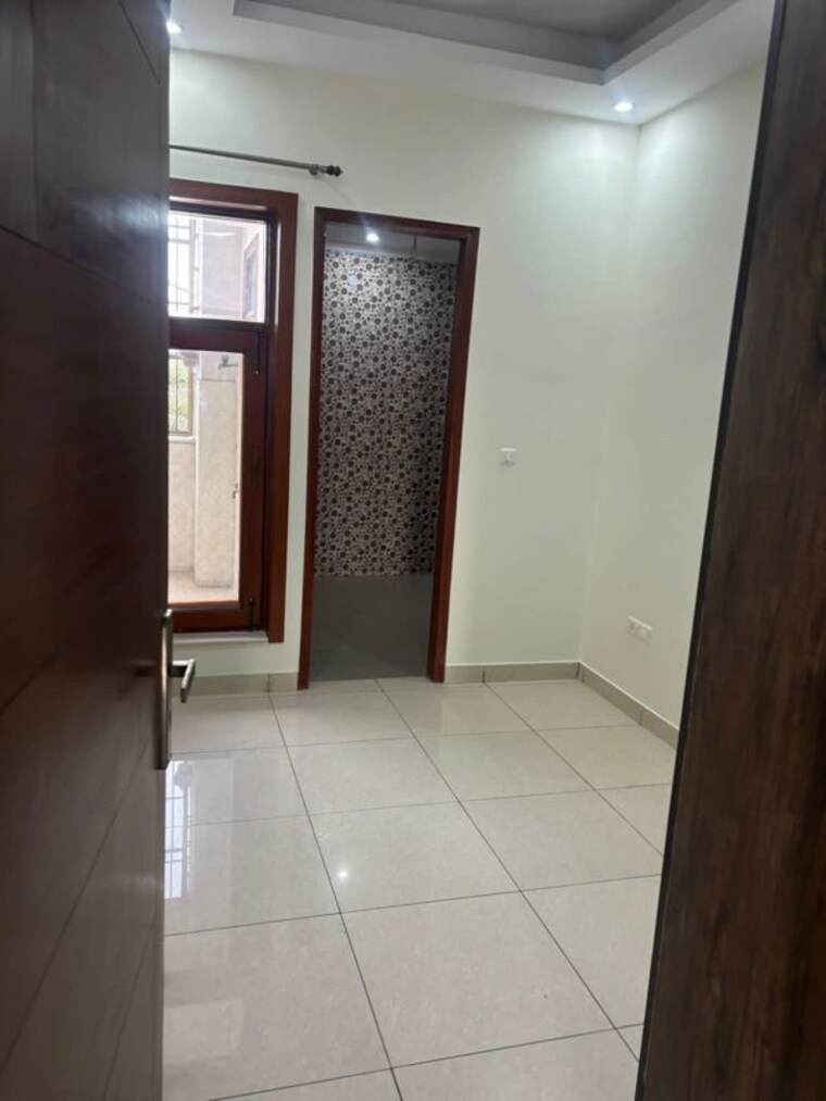 Bathroom, nda-rail-vihar 3 Bedroom 1850 Sq.Ft. Builder Floor In Sector 33 Noida 10149284