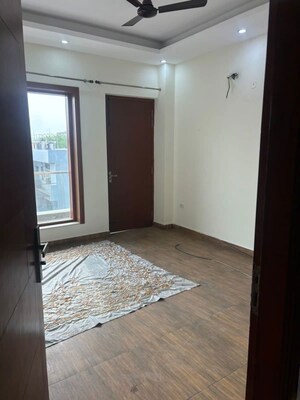 Room in 3 BHK Builder Floor at NDA Rail Vihar, Sector 33 – for Rent