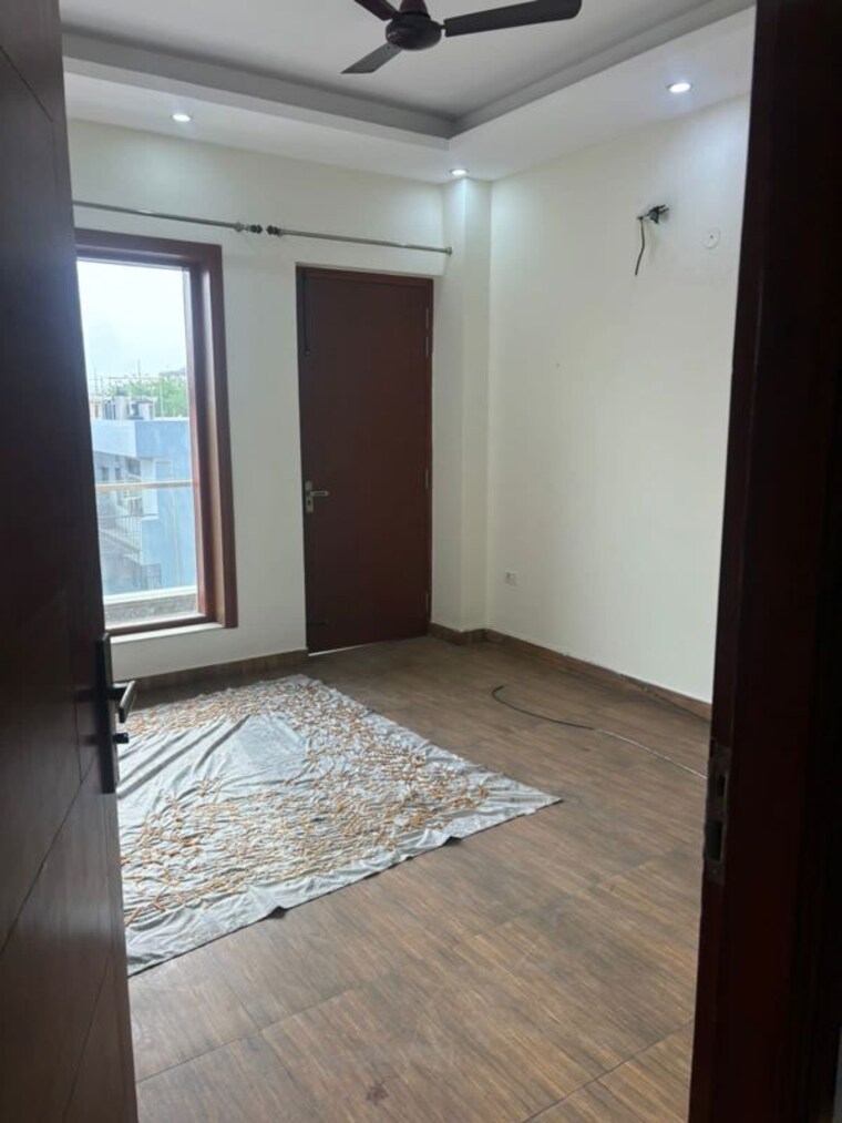 Room, nda-rail-vihar 3 Bedroom 1850 Sq.Ft. Builder Floor In Sector 33 Noida 10149284
