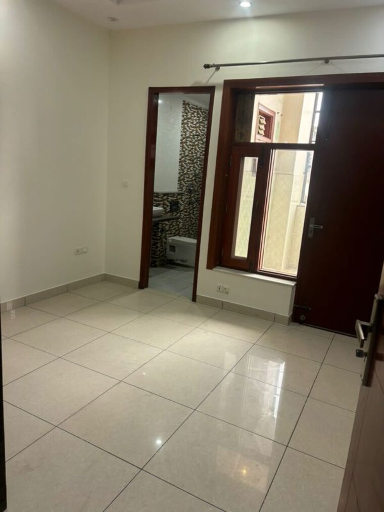 Room, nda-rail-vihar 3 Bedroom 1850 Sq.Ft. Builder Floor In Sector 33 Noida 10149284