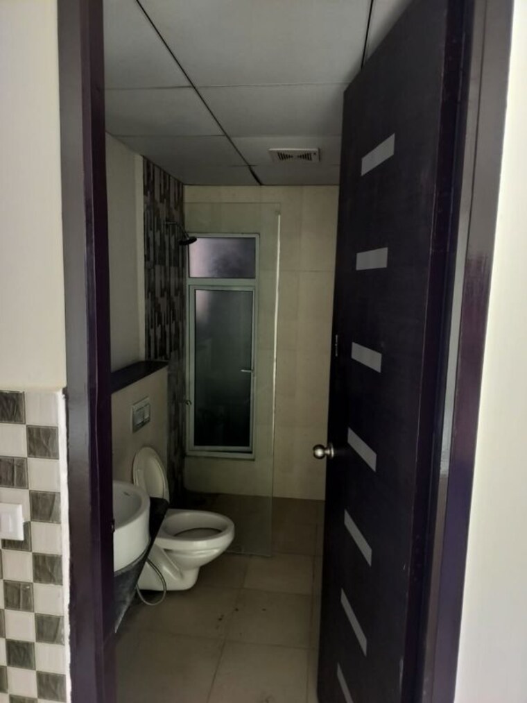 Bathroom, gaur-saundaryam 3 Bedroom 1550 Sq.Ft. Apartment In Tech Zone 4 Greater Noida Greater Noida 10149304