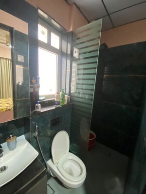 Team Area in 1.5 BHK Apartment at Sheth Zuri, Laxmi Nagar – for Rent