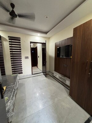 Building Lobby in 1 BHK Builder Floor at Sector 43 – for Rent
