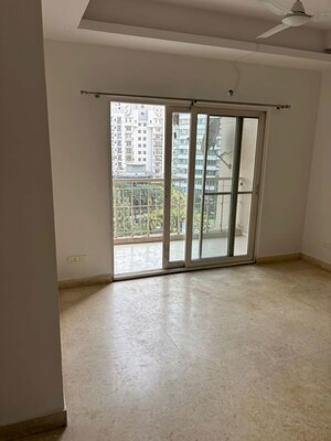 Room in 4 BHK Apartment at Mahagun Maple, Sector 50 – for Rent