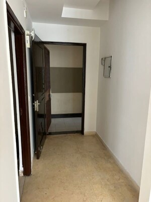 Room in 4 BHK Apartment at Mahagun Maple, Sector 50 – for Rent