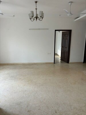 Room in 4 BHK Apartment at Mahagun Maple, Sector 50 – for Rent