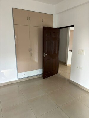 Room in 4 BHK Apartment at Mahagun Maple, Sector 50 – for Rent