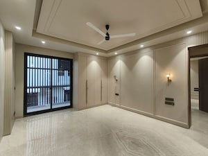 Room in 3 BHK Builder Floor at Unitech South City 1, South City 1 – for Sale