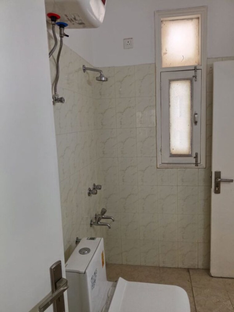 Bathroom, the-crescent 3 Bedroom 1650 Sq.Ft. Apartment In Sector 50 Noida 10149497
