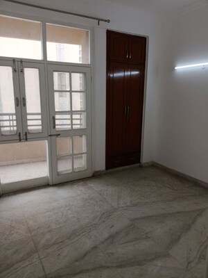 Room in 3 BHK Apartment at The Crescent, Sector 50 – for Sale