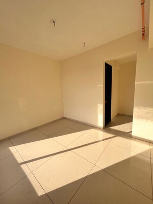 Room in 2.5 BHK Apartment at Chandak 34 Park Estate, Goregaon West – for Sale