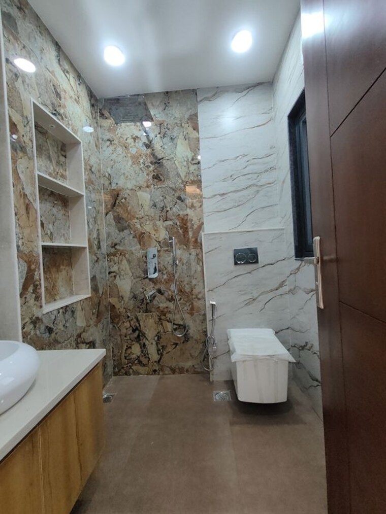 Bathroom, sector 46 3 Bedroom 1810 Sq.Ft. Builder Floor In Sector 46 Gurgaon 10149541