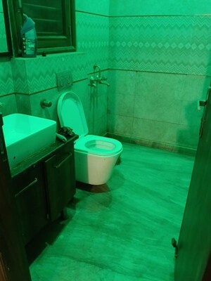 Bathroom in 1 BHK Builder Floor at SAS Tower, Sector 38 – for Rent