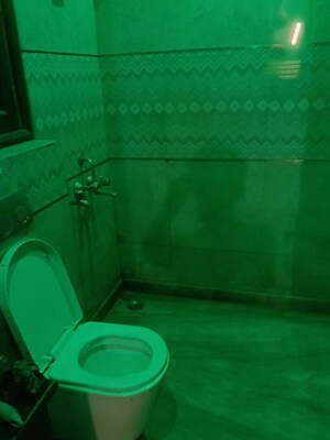 Bathroom in 1 BHK Builder Floor at SAS Tower, Sector 38 – for Rent