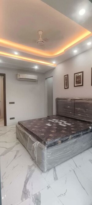 Bedroom in 2 BHK Builder Floor at Sector 52 – for Rent