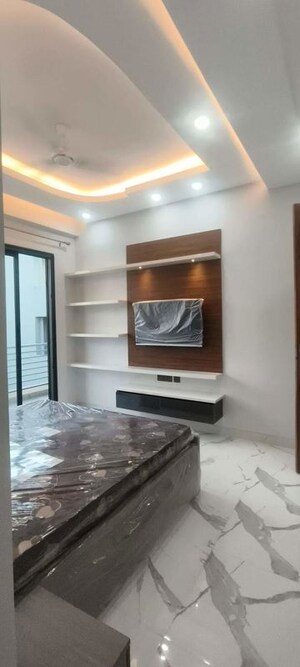 Room in 2 BHK Builder Floor at Sector 52 – for Rent