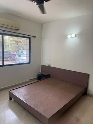 Room in 2 BHK Apartment at Suryamukhi Garden Apartment, Vittal Mallya Road – for Rent