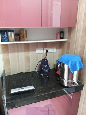 Furnished Amenities in 1.5 BHK Apartment at Sheth Zuri, Laxmi Nagar – for Rent