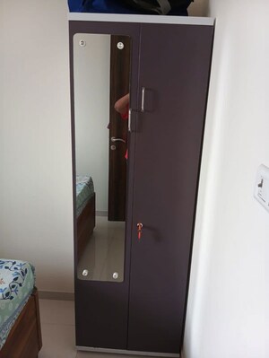 Furnished Amenities in 1.5 BHK Apartment at Sheth Zuri, Laxmi Nagar – for Rent