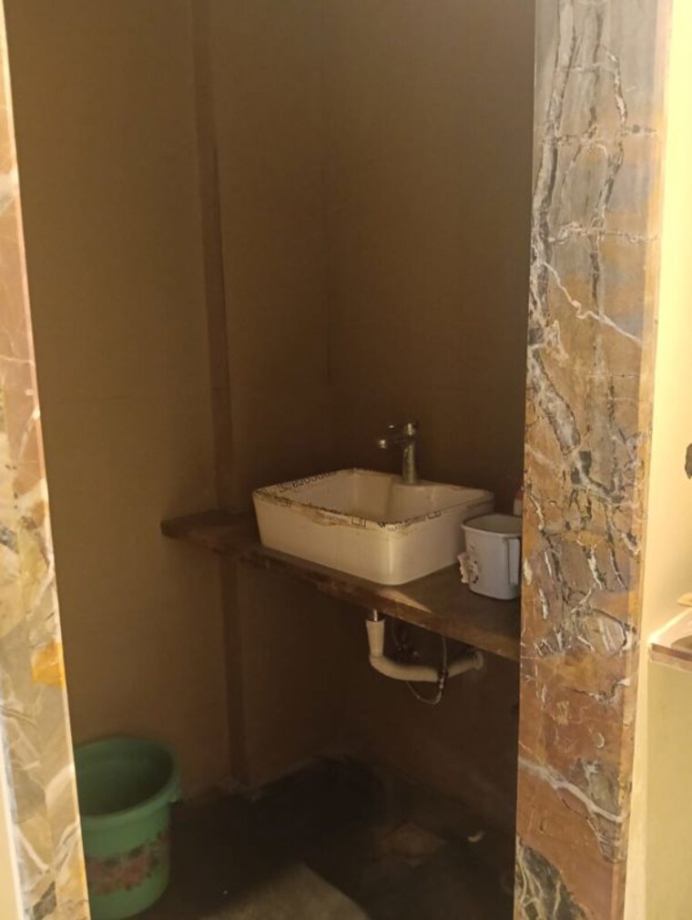 Bathroom, naraina Commercial Shop 1800 Sq.Ft. In Naraina Delhi 10149572