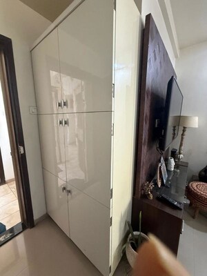 Bathroom in 3 BHK Apartment at Tilak Heights, Dapodi – for Rent