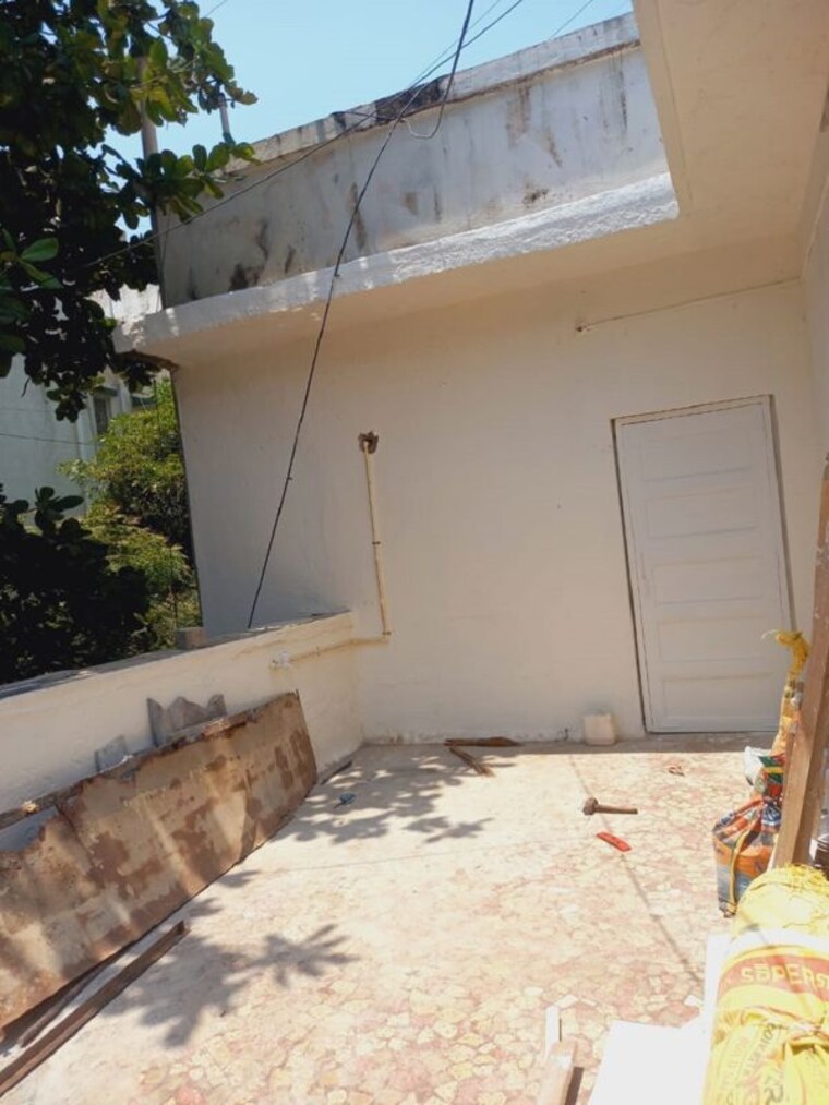 Balcony, bandra west 1 Bedroom 500 Sq.Ft. Apartment In Bandra West Mumbai 10149654