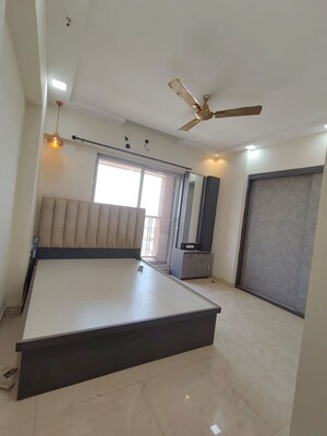 Room in 2 BHK Apartment at Ghodbunder Road – for Rent