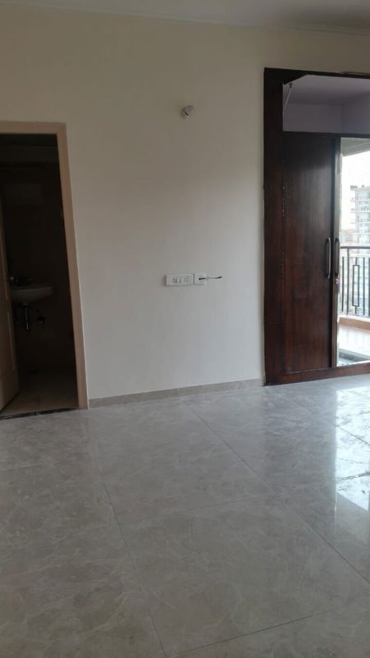Room, maxblis-white-house 4 Bedroom 2250 Sq.Ft. Apartment In Sector 75 Noida 10149828