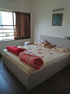 Bedroom in 2.5 BHK Apartment at Bandra West – for Rent