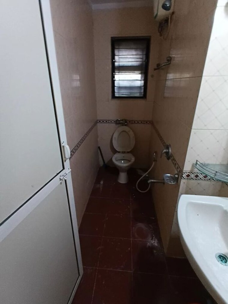 Bathroom, lokhandwala-whispering-palms 2 Bedroom 700 Sq.Ft. Apartment In Kandivali East Mumbai 10149822